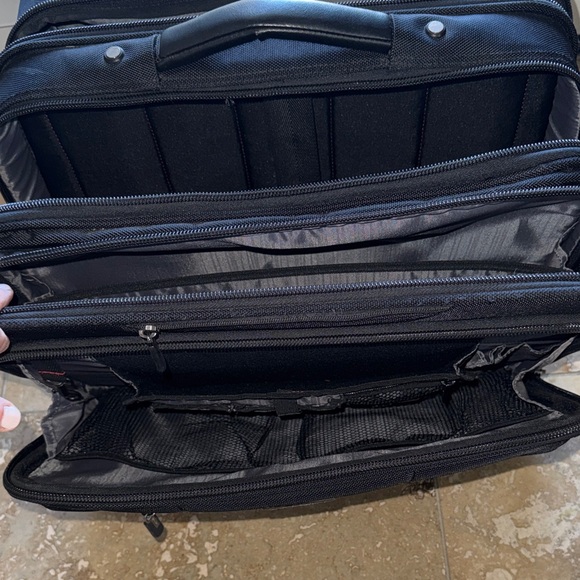 Samsonite Black Rolling Travel Bag - Picture 9 of 9